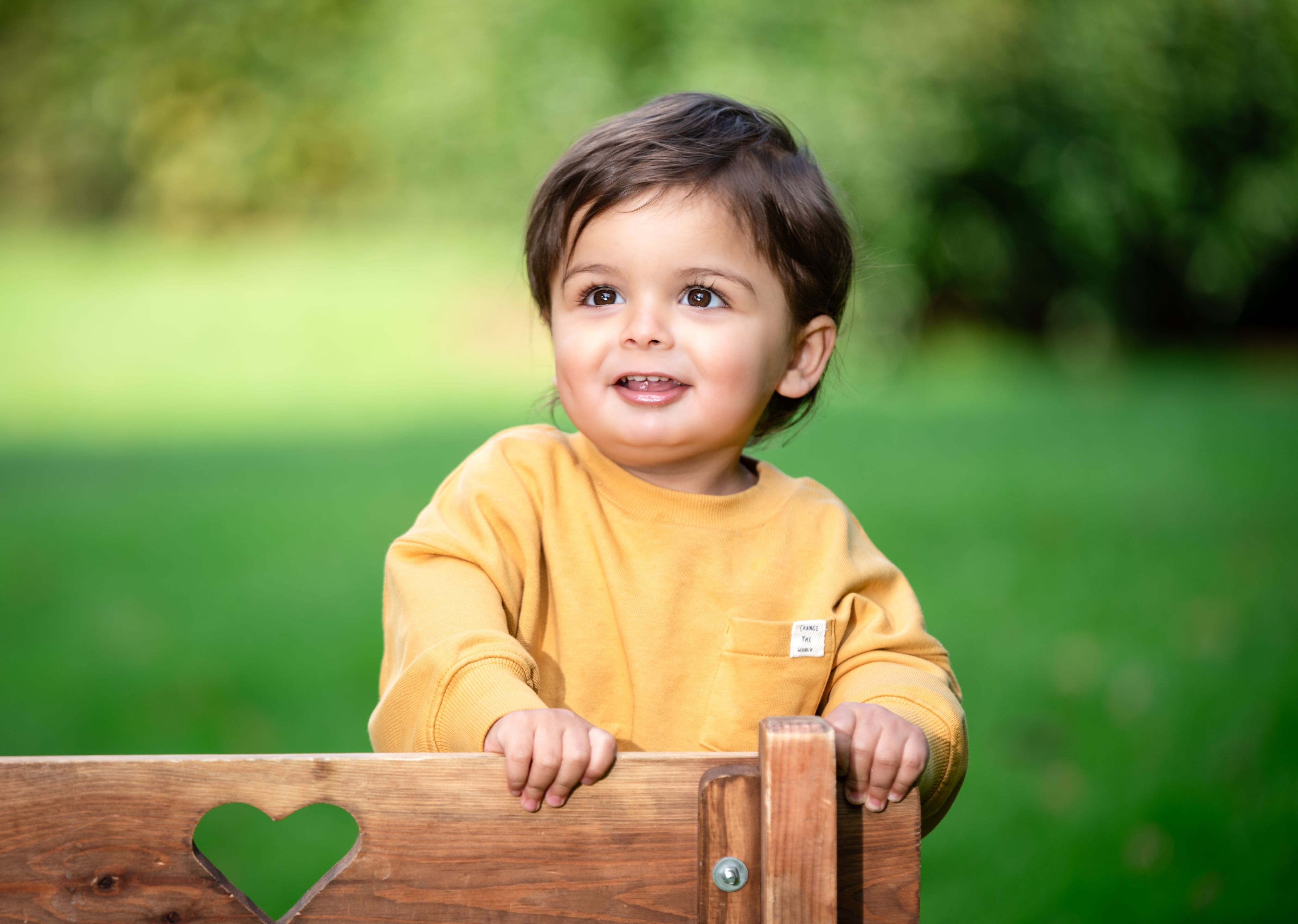 Outdoor family photography in Milton Keynes